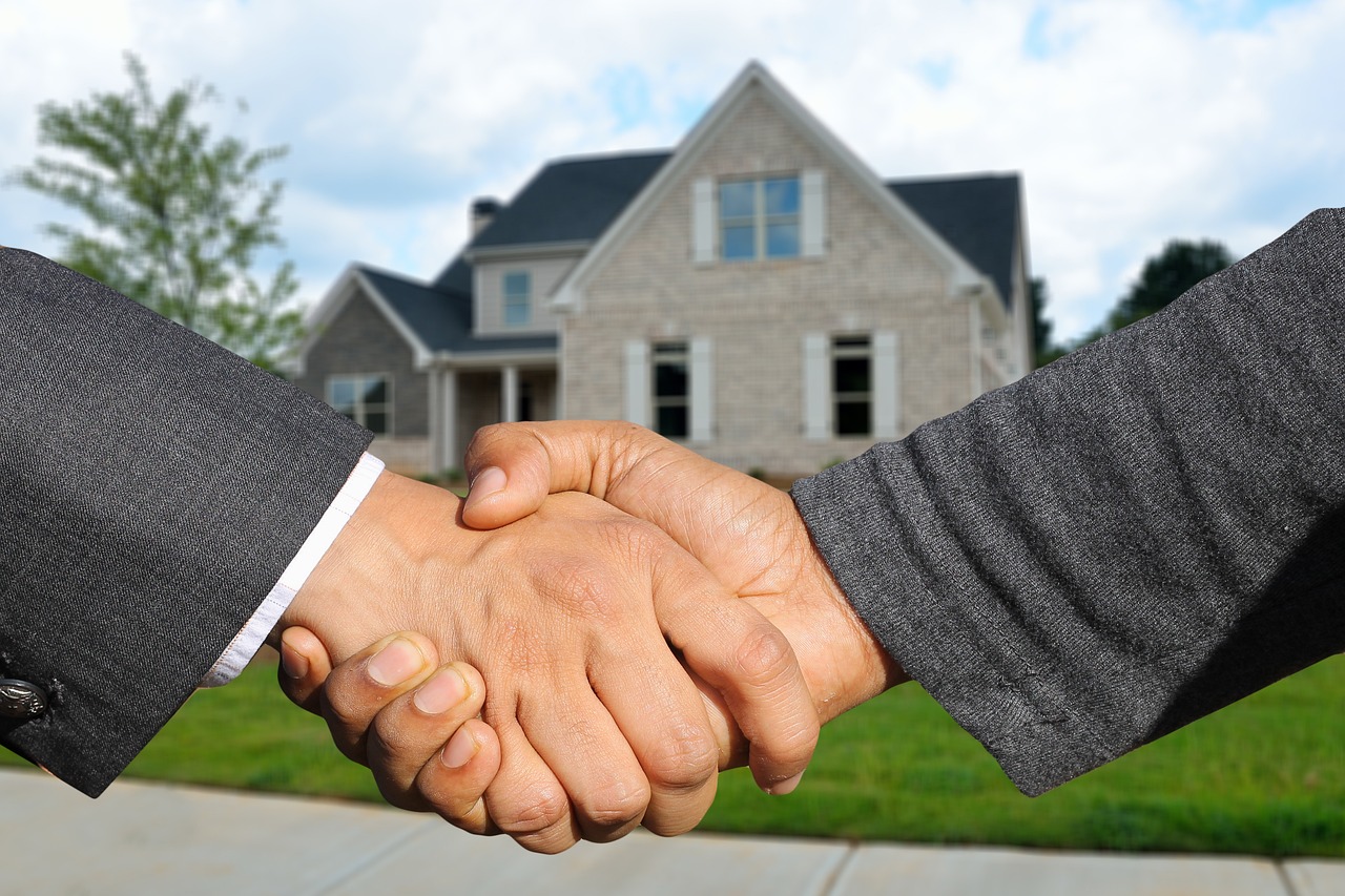purchase, house, house purchase, free wallpaper, free background, real estate, laptop wallpaper, windows wallpaper, handing over, real estate agent, property, wallpaper hd, possession, worth, 4k wallpaper, to buy, contract, shaking hands, full hd wallpaper, handshake, agreement, cool backgrounds, partnership, hand, hd wallpaper, beautiful wallpaper, wallpaper 4k, desktop backgrounds, mac wallpaper, 4k wallpaper 1920x1080, man, collaboration, background, people
